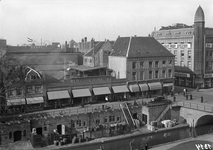 818063 Gezicht op de gevel aan de Oudegracht Weerdzijde van het warenhuis Galeries Modernes (Lange Viestraat 2-10) te ...